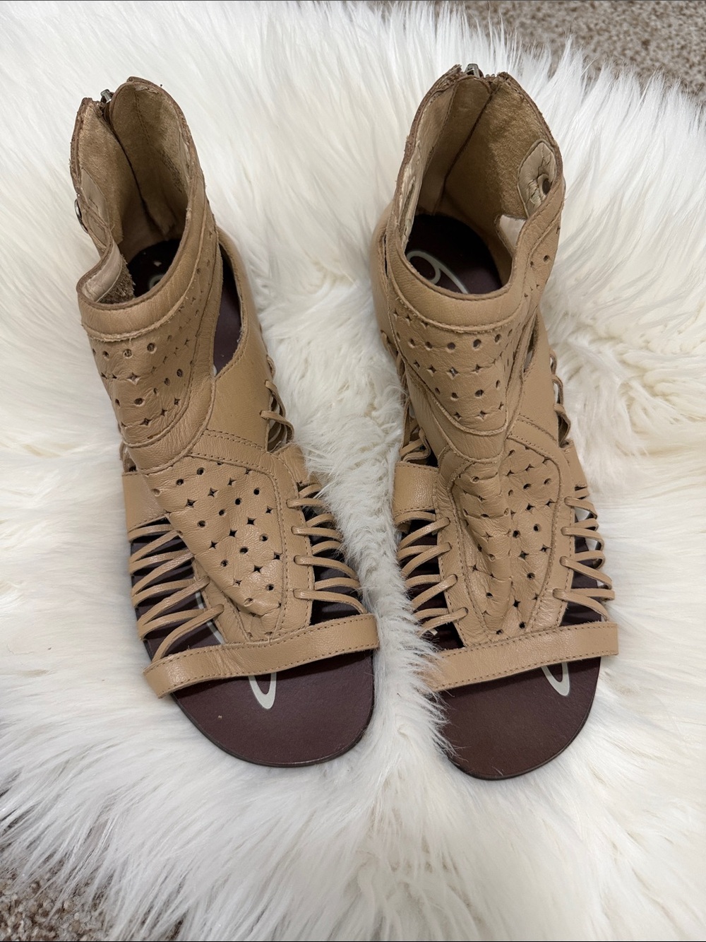 NWOB Boutique 9 Phiona Tan Leather Gladiator Sandals Womens 8.5 Brazil